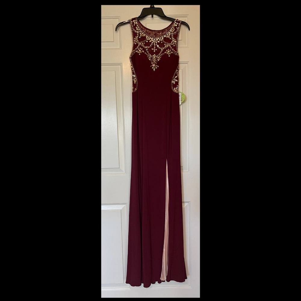 Beautiful Burgundy  Prom / Formal floor length dress